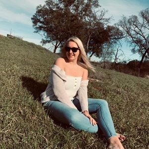 Meet your Posher, Caitlin